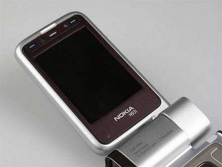 全镜面外盖 诺基亚翻盖智能机N93i图赏(6)